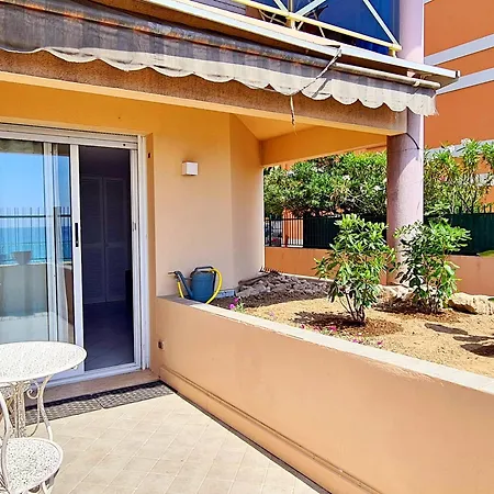 Monolocale Fronte Mare * مينتون
